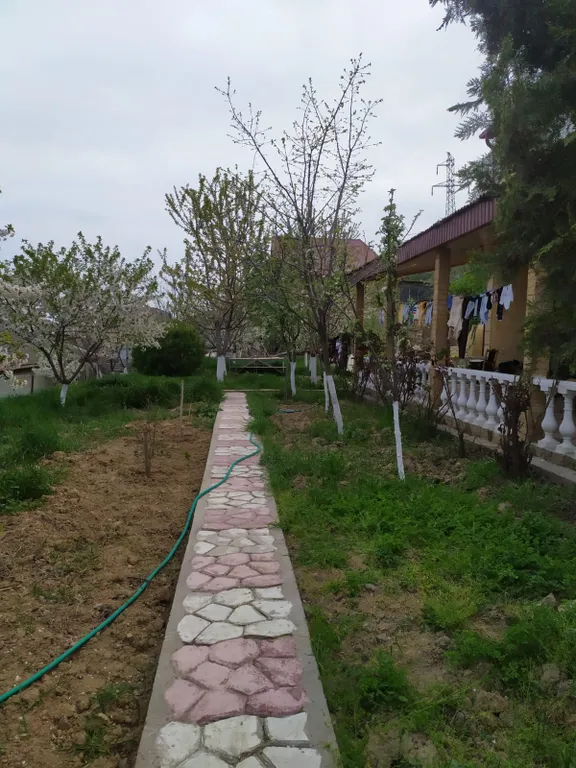 Уютный дом возле крепости