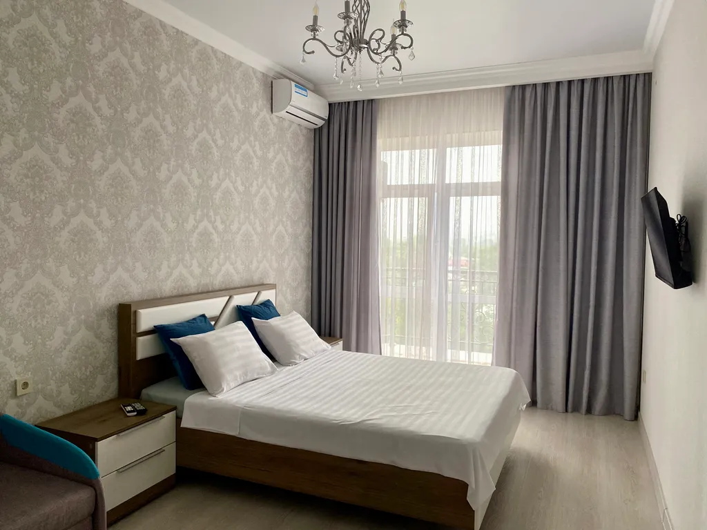 Просторная квартира с видом на горы в центре города — аренда посуточно в Ессентуки