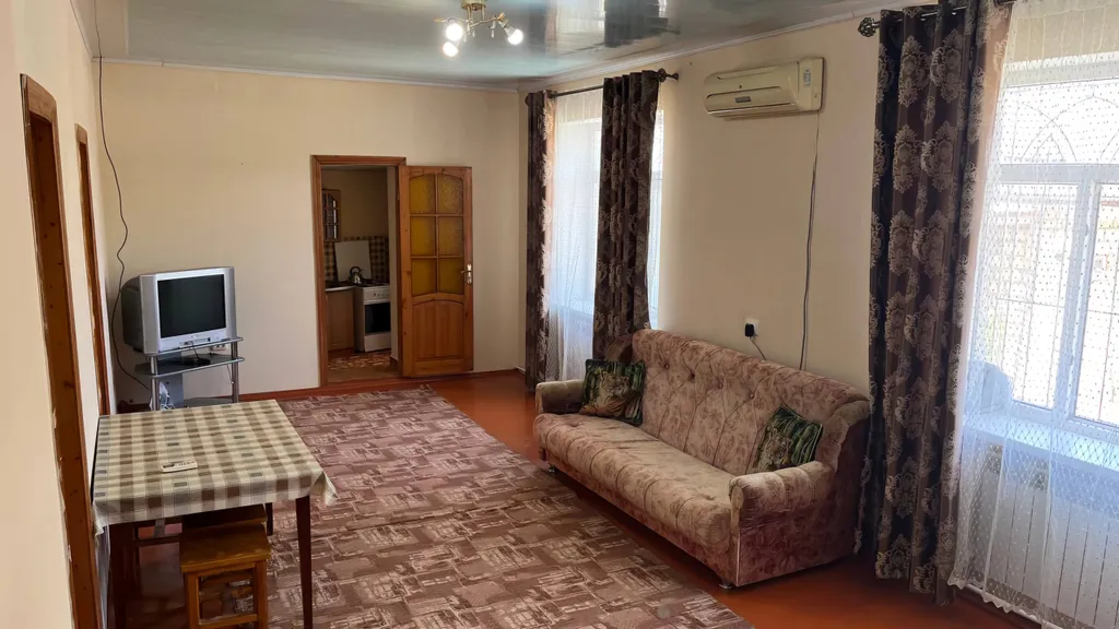 Коттедж Дом с тремя комнатами 8ми местный,недалеко от моря — Дербент