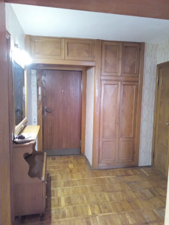 Уютная комната с видом на море и горы в центре города