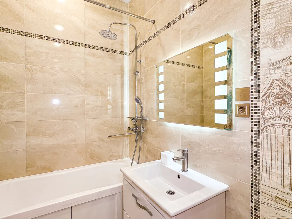 Евротрешка ЖК Регата на набережной с видом на море и горы