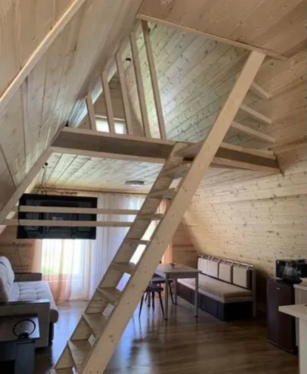 Домик у водопадов