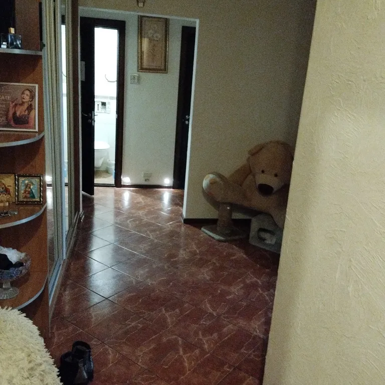 Уютная комната в трёхкомнатной квартире