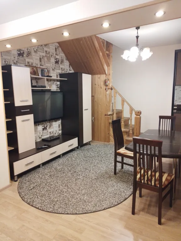 Дом у реки в центре города