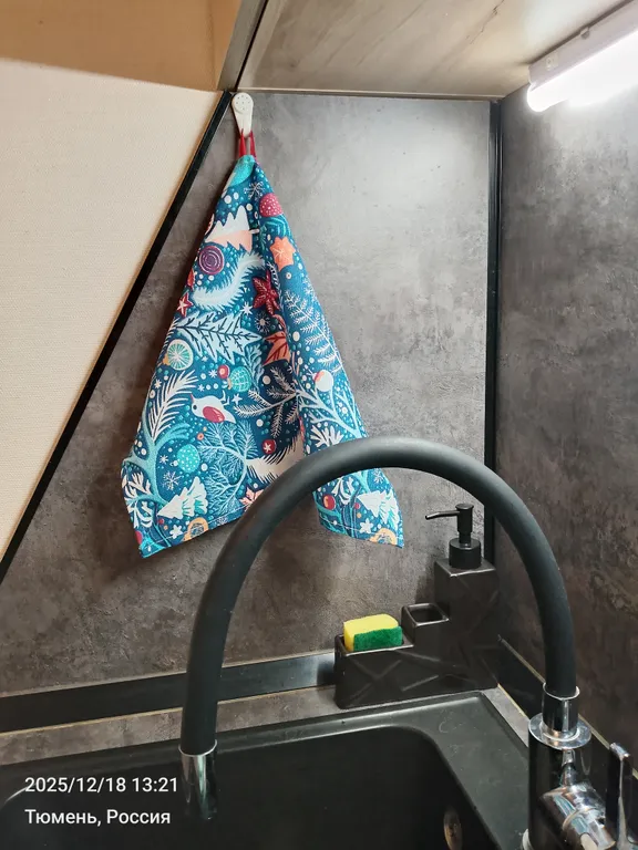 Современная студия с дизайнерским ремонтом