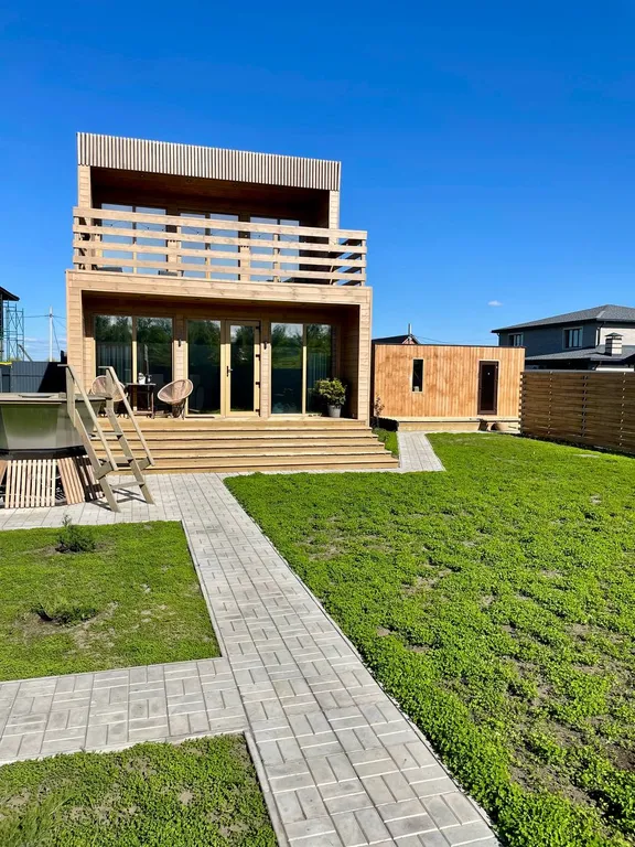 Cube House на берегу Волги