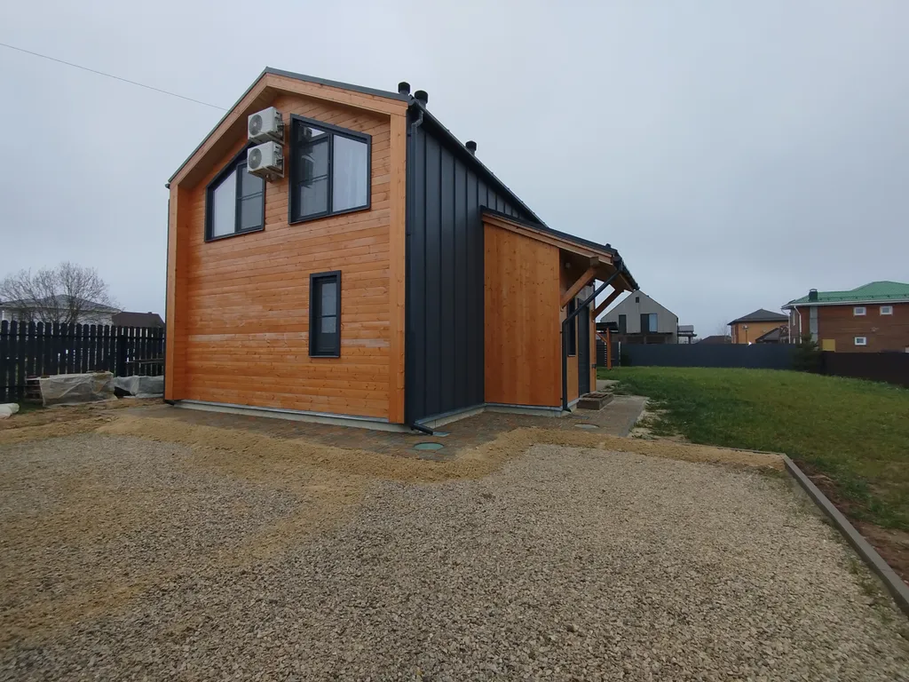 Стильный барн с крытой мангальной зоной