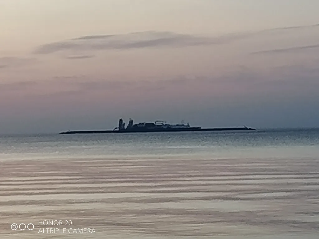 Дом из дерева у моря