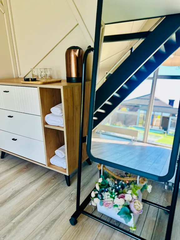 Домик по дороге в горы