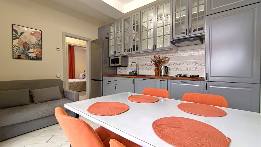 Дизайнерский апартамент с двумя спальнями