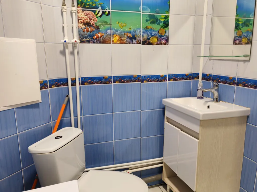 Светлая квартира с большими окнами и высокими потолками