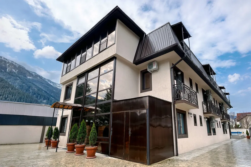 Апартаменты вид на горы с бассейном