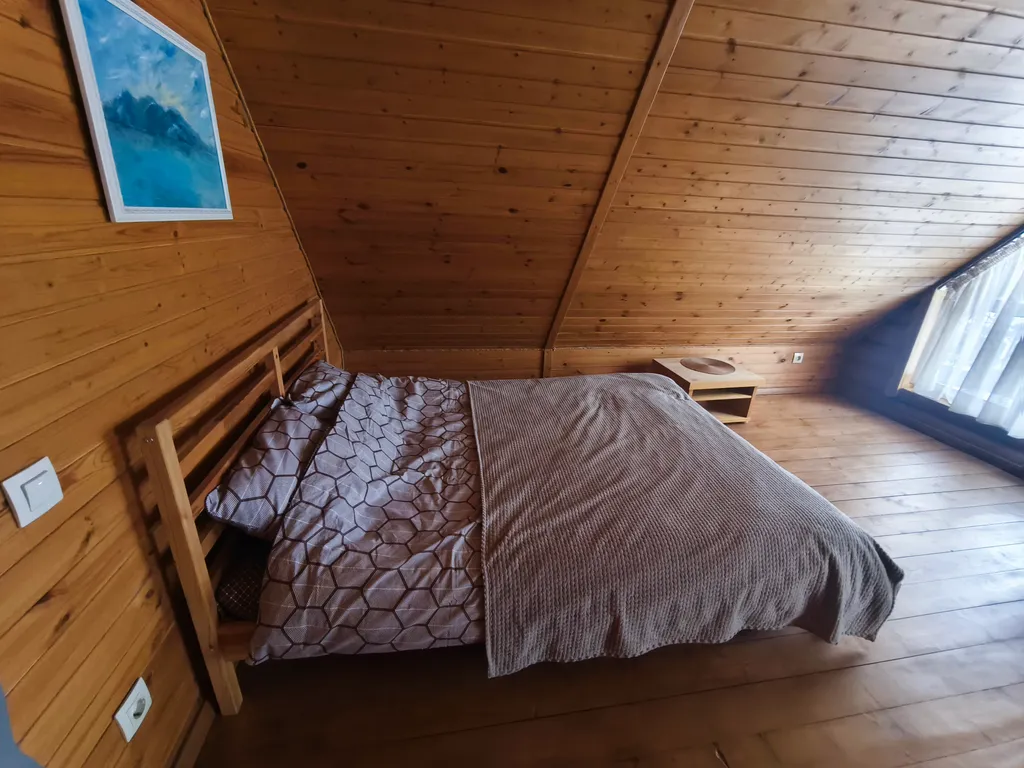 Уютный загородный дом с баней и прудом недалеко от моря