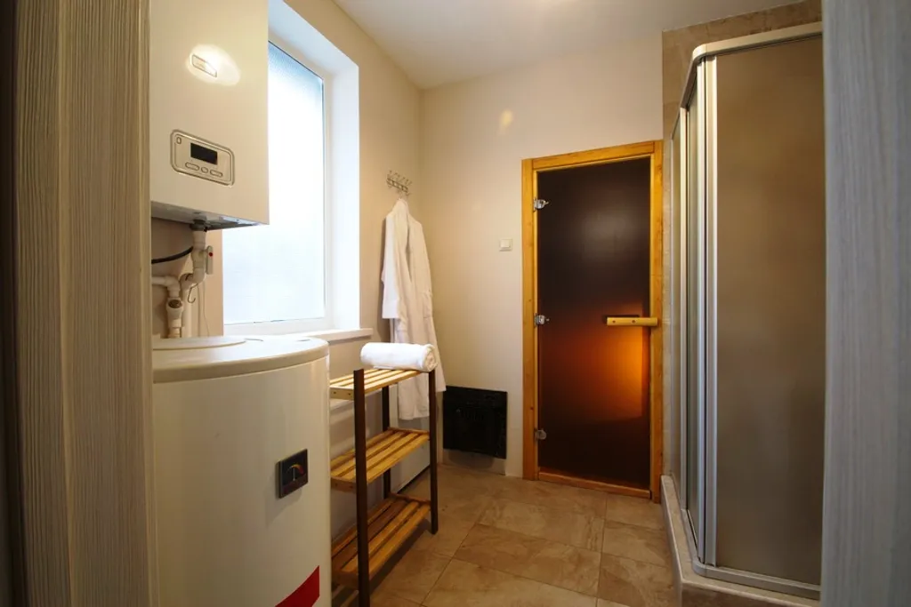 Стильный коттедж с баней и купелью