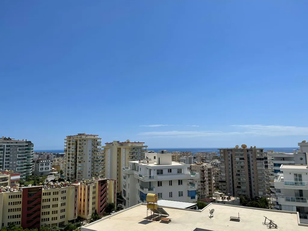 Чудесная новая квартира с видом на горы и море