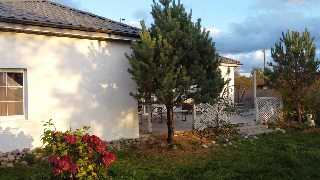 Дом с террасой на берегу моря