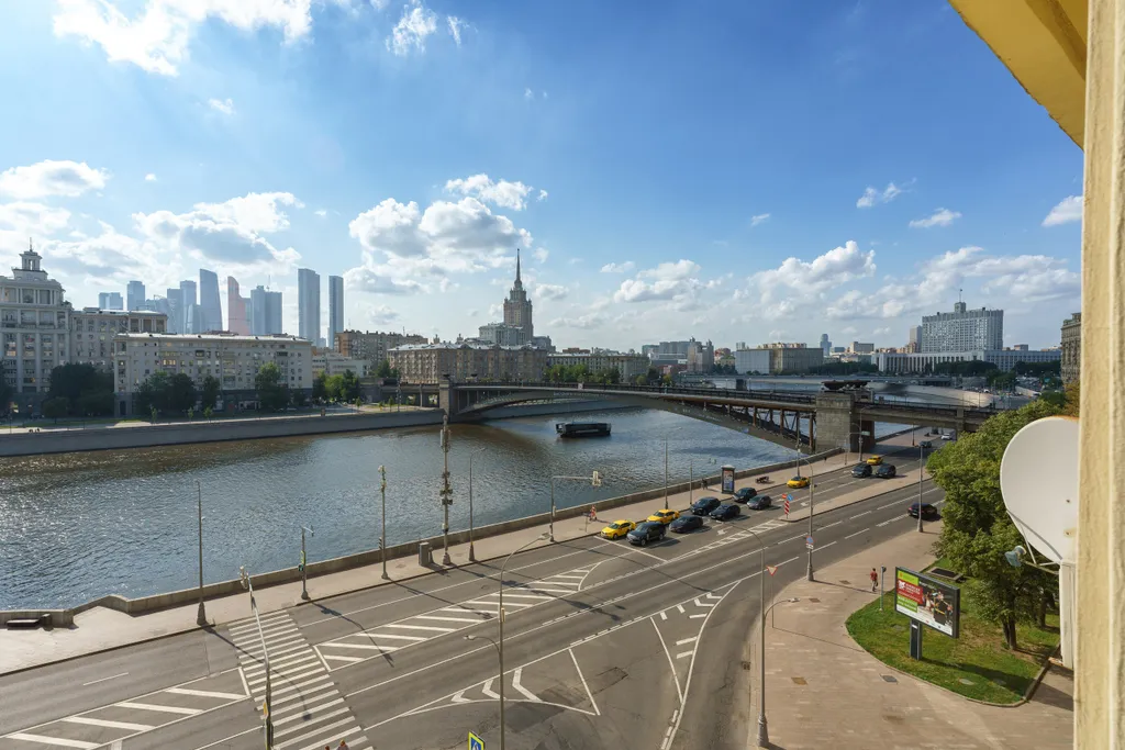 Квартира 4-комнатная квартира с видом на набережную — Москва