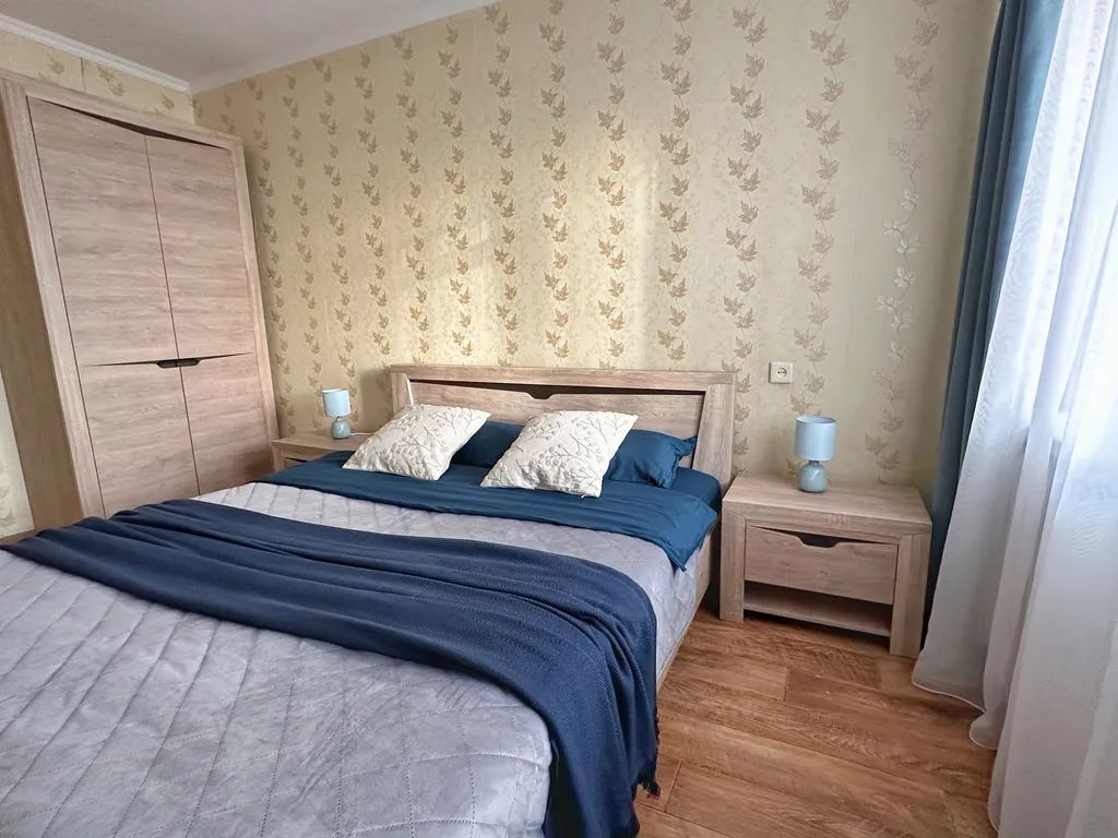 Двухкомнатная квартира с видом на реку на набережной