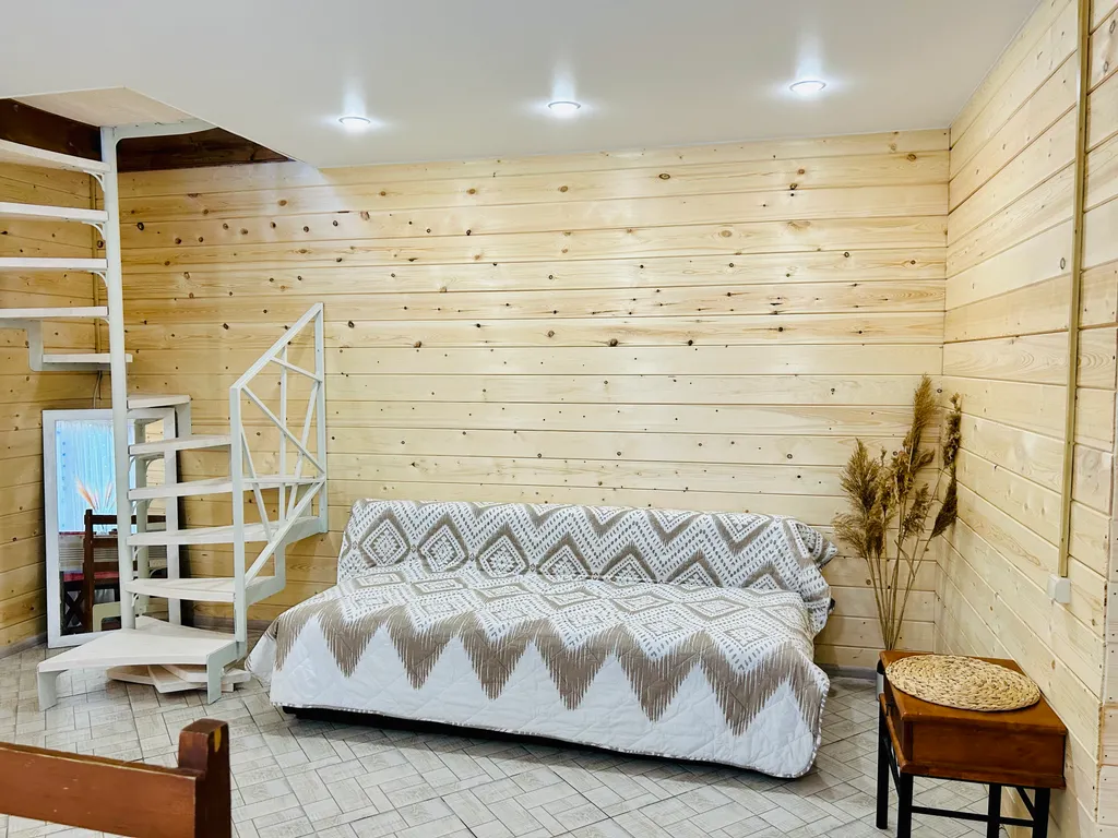 Домик в соснах с баней