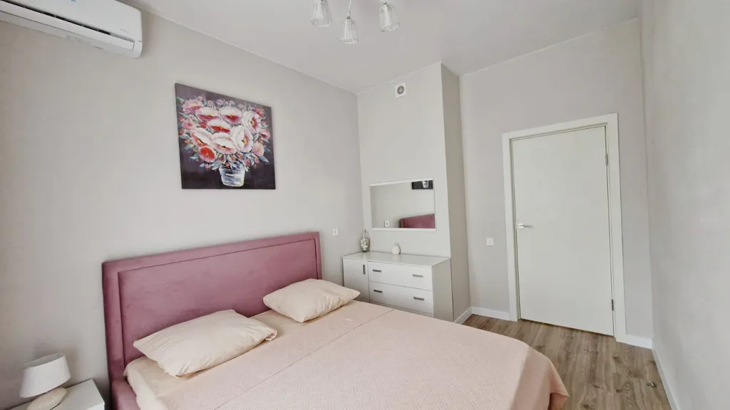 Квартира Уютная евро однушка с видом на бассейн — Варваровка