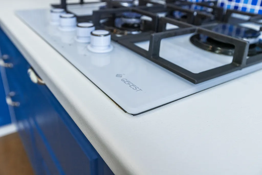 Большая евродвушка на берегу открытого моря