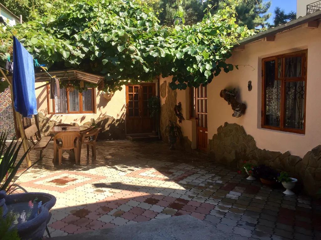 Уютный дворик у моря