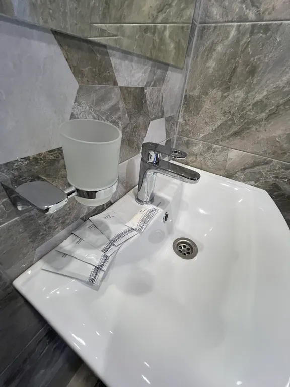 Комната с видом на море бежевая