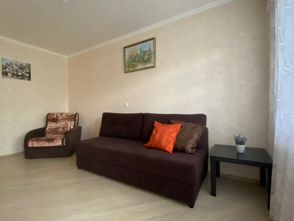 Квартира Уютная светлая двухкомнатная квартира — Омск