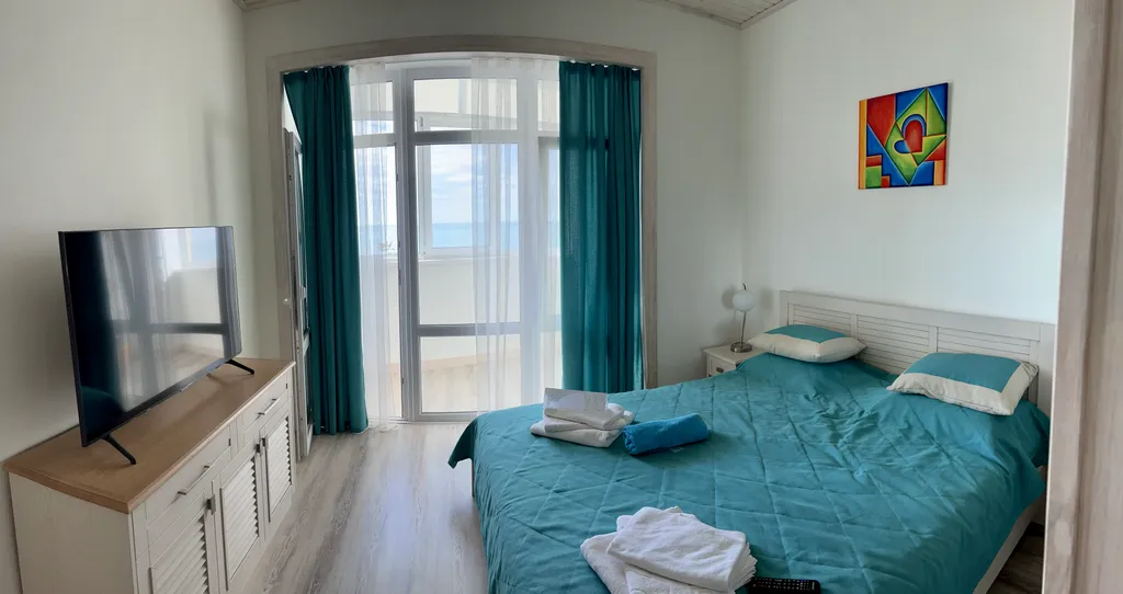 Дом с бассейном у моря