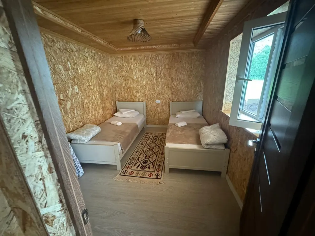 Коттедж Дом с террасой у озера — Салта