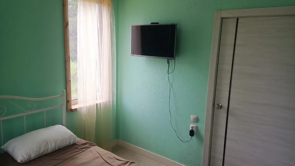 Дом на берегу протоки, ведущей в Вышневолоцкое водохранилище