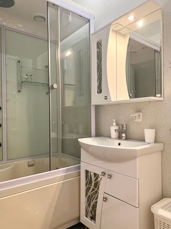 Видовая двухкомнатная квартира в тихом местечке