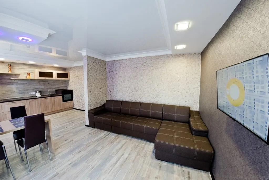 Евродвушка с дизайнерским ремонтом (рядом с ОГУ)