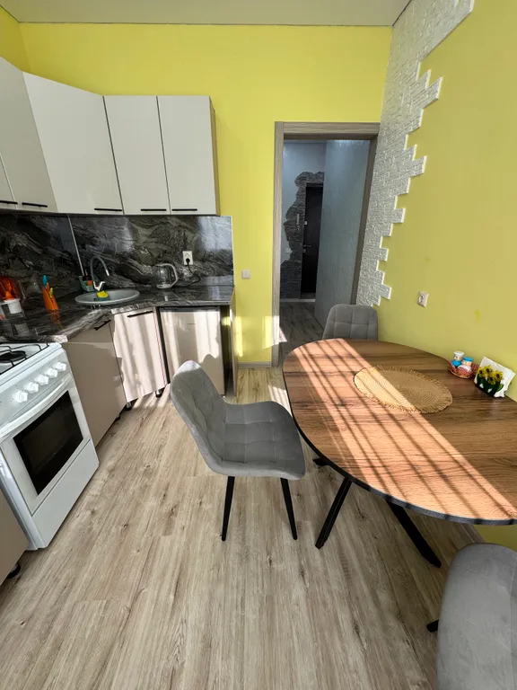 Квартиру со свежим ремонтом, новой мебелью и техникой