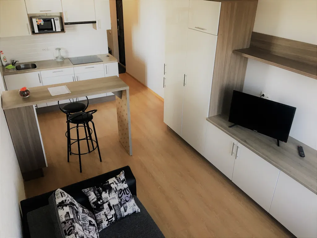 Студия возле метро