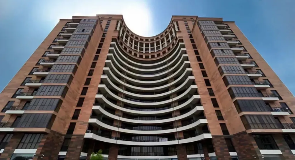 Уютный апартамент с видом на ущелье, расположенный в элитном доме