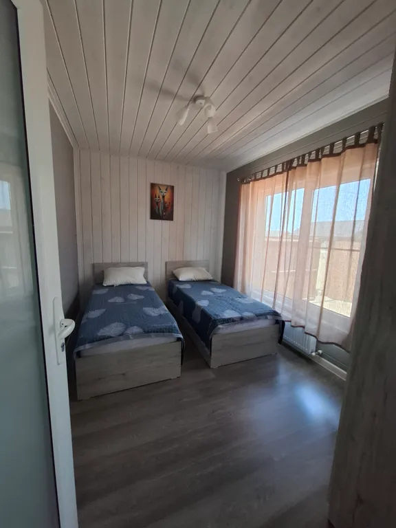 Семейный дом на берегу моря