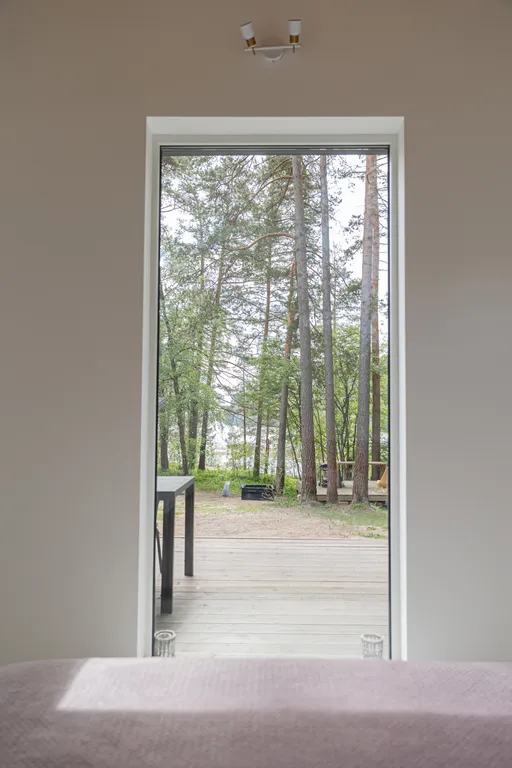 Стильный дом на берегу Ладожского озера с панорамным видом