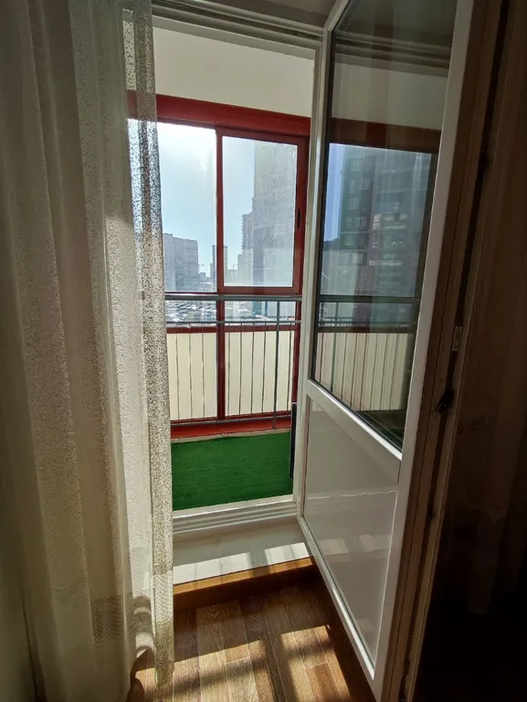 Уютнaя cветлaя квартира в центре рядом с парком Победы