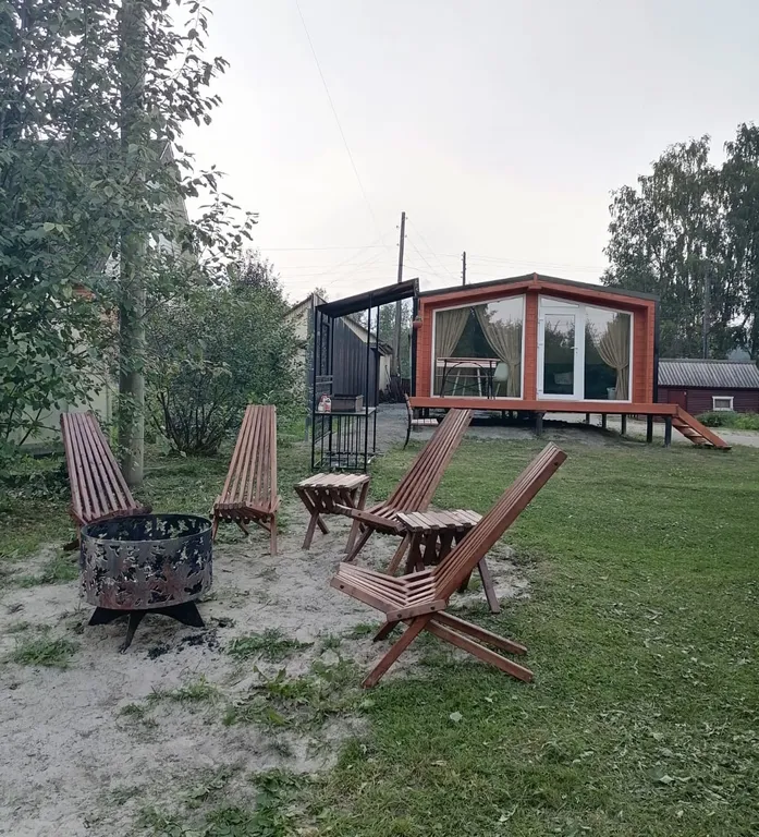 Уютный домик у реки