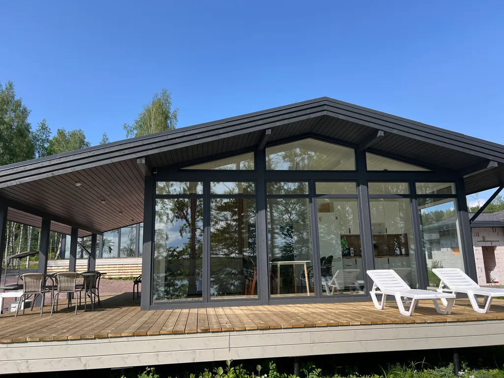 Коттедж Дом у озера — аренда посуточно в Поляны