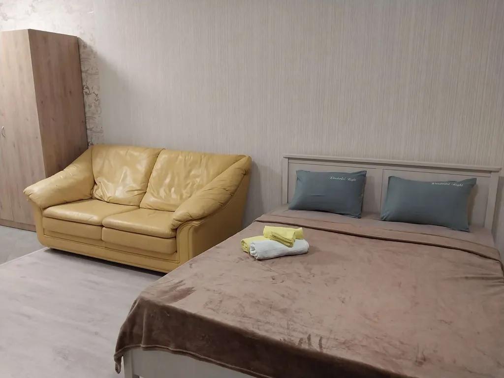 Студия-уют в жёлтых тонах