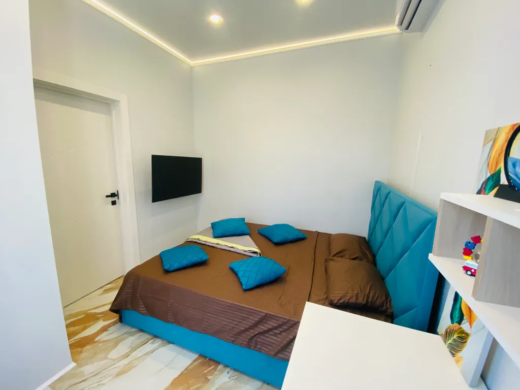 Трехэтажный коттедж с баней и бассейном