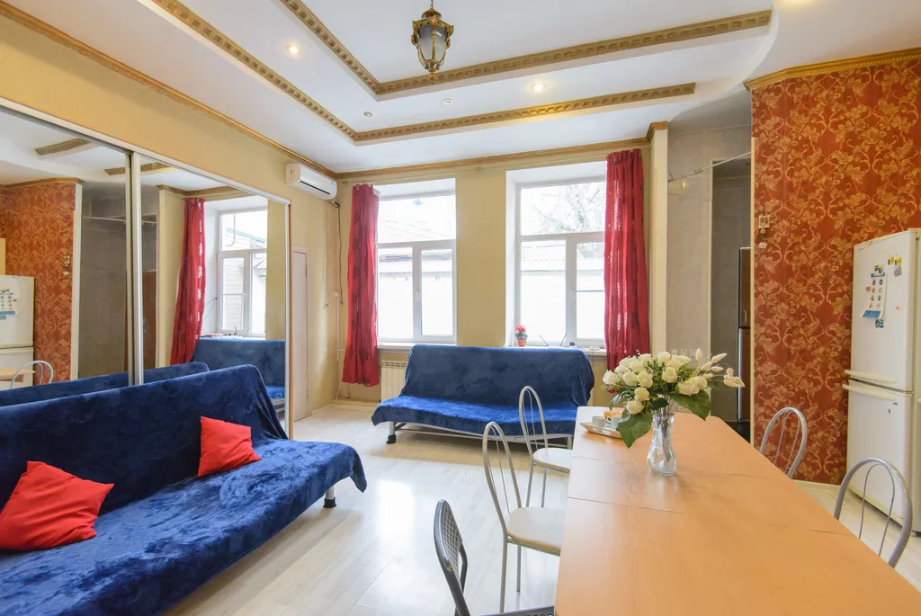 Уютный дом в центре города с мангалом и ёлочкой