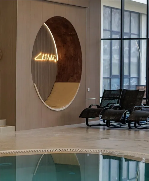 Роскошный двухкомнатный апартамент с видом на море в комплексе Атлас