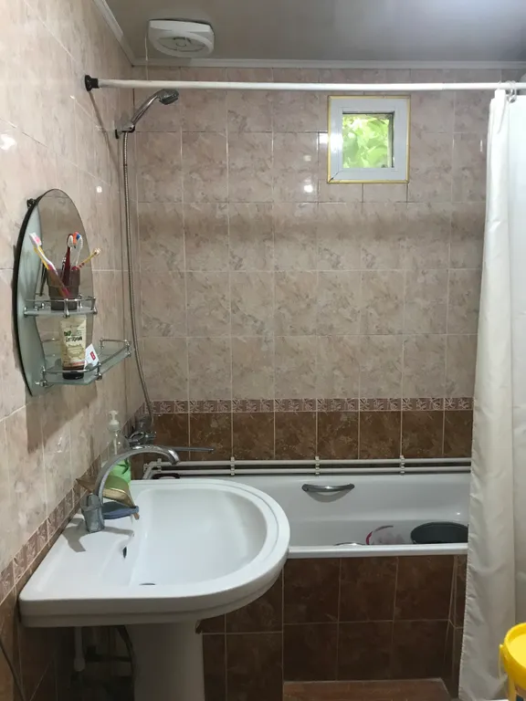 Просторная комната с евро ремонтом в частном доме