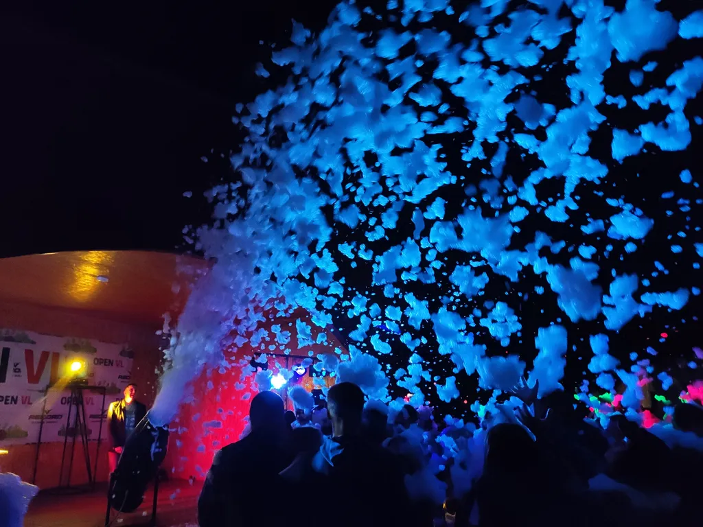 Дом в окружении леса, озёр и рек, около турбазы Алоль