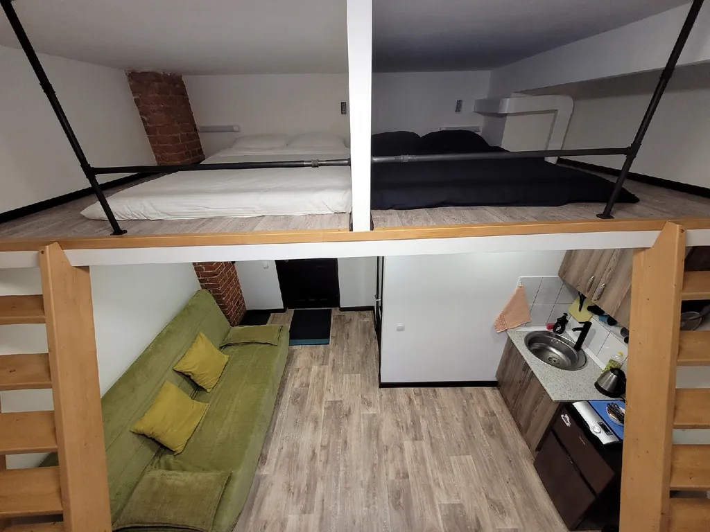 Лофт-1 Жёлтая. Клёвая двухуровневая студия в центре