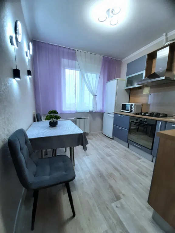 Большая квартира с отдельной кухней в тихом центре