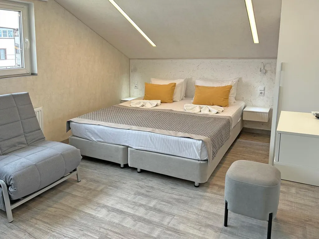 Семиместный апартамент с балконом